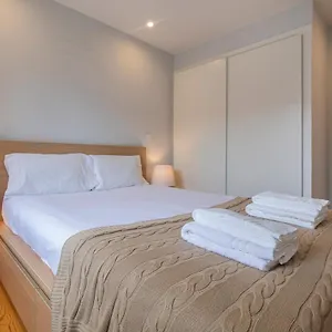 Graceful 2bdr Duplex By Lovelystay Lisbon